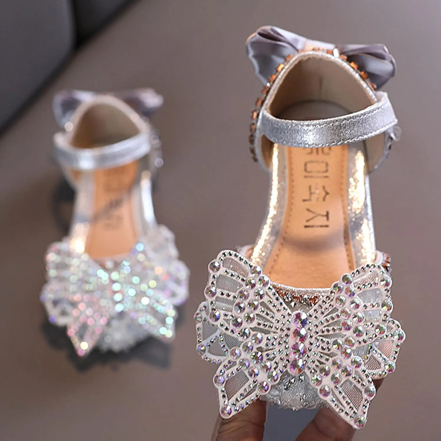 Fashion Summer Girls Dance Shoes Princess Dress Performance Shoes Silk Bow Mesh Bow Light and Adult Squeaky Shoes