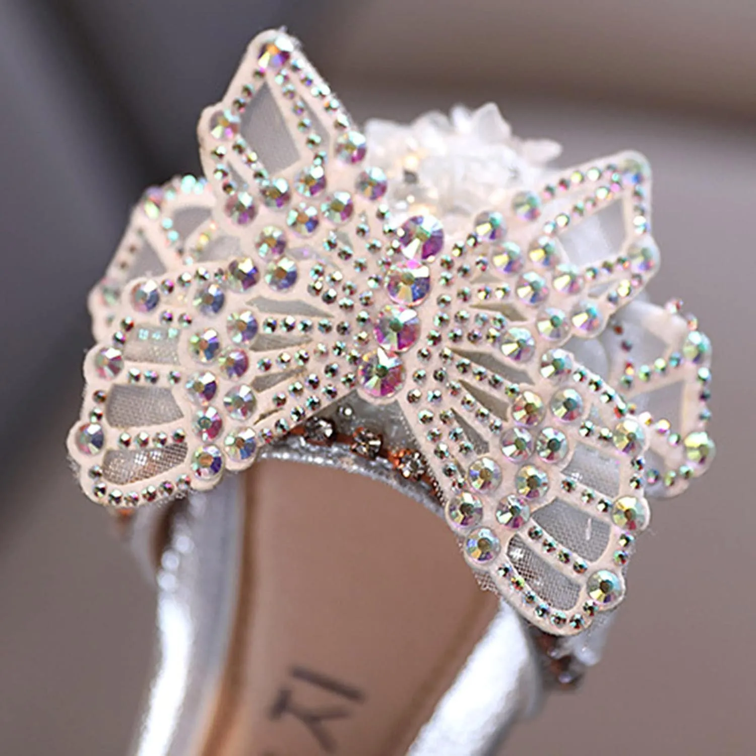 Fashion Summer Girls Dance Shoes Princess Dress Performance Shoes Silk Bow Mesh Bow Light and Adult Squeaky Shoes