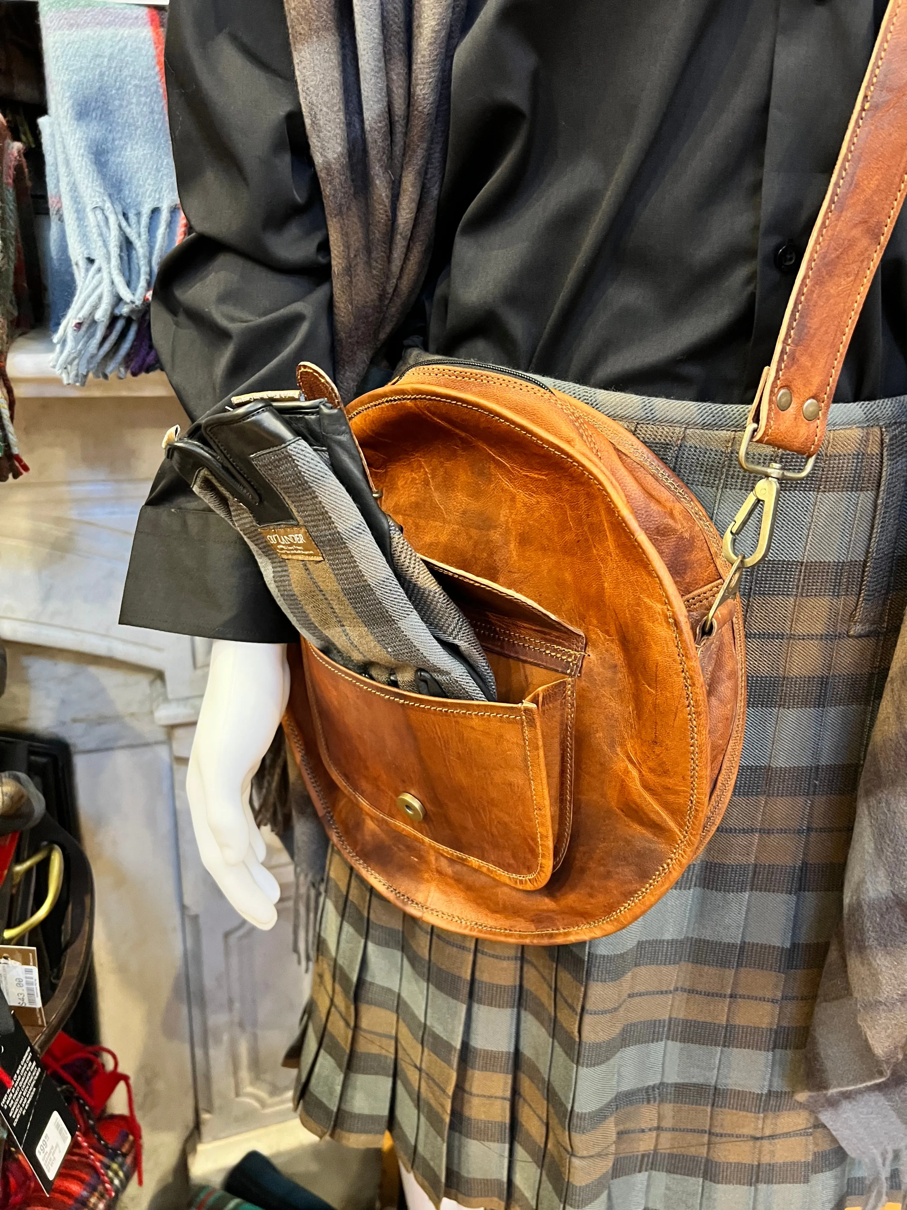 LEATHER ROUND PURSE 1304
