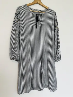 OLD NAVY Blue/White Stripe Dress Sz M Long Balloon Sleeves Shift Tassel Boho