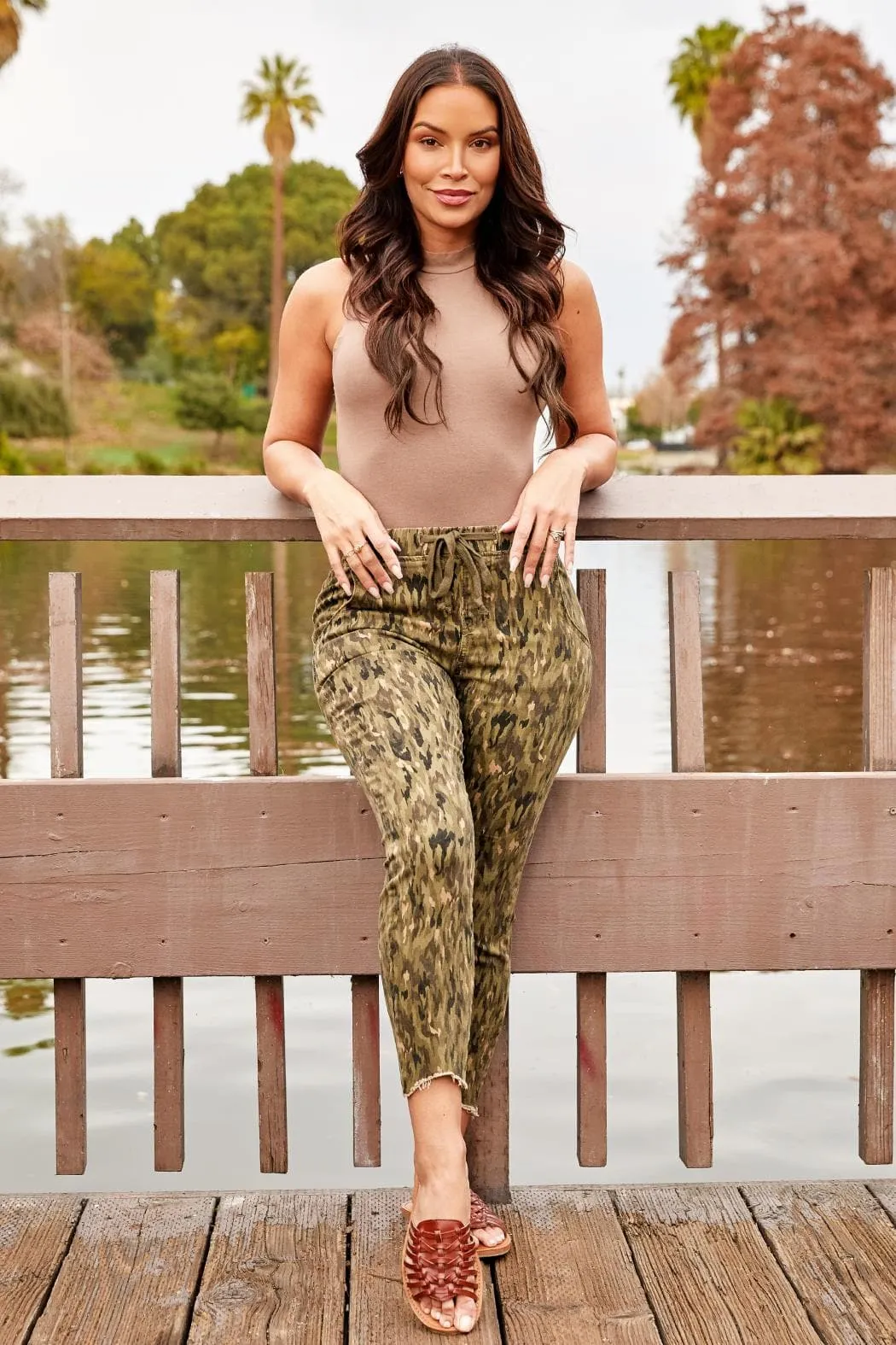 Women's Petite Dog Bite Hem Joggers