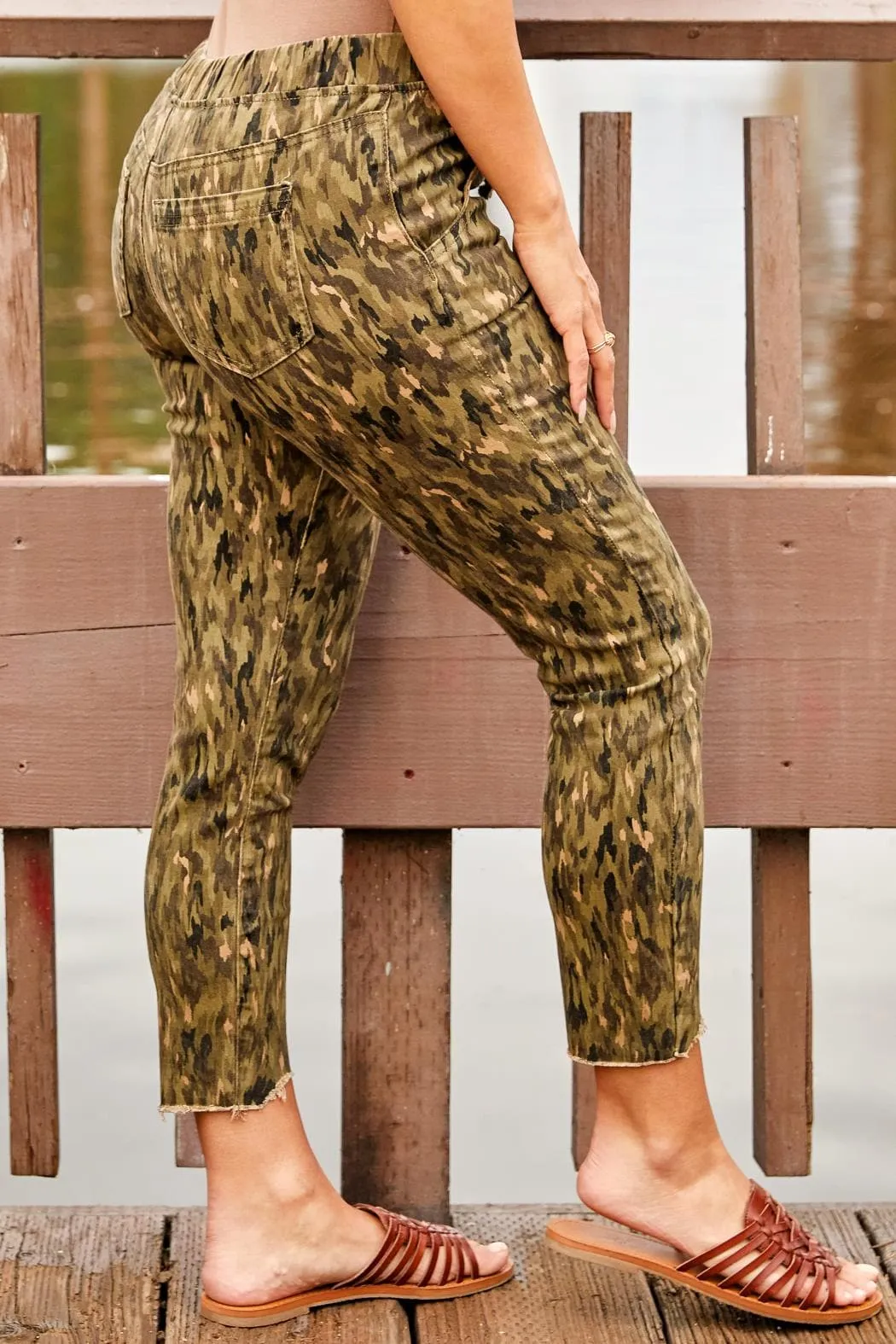 Women's Petite Dog Bite Hem Joggers